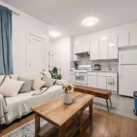 Spacious Modern Chinatown 3 Bedrooms